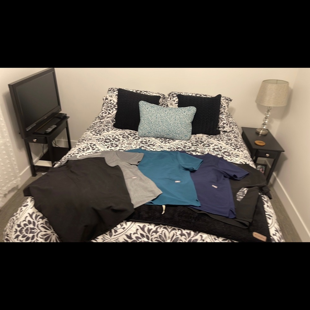 Figs scrubs 5 sets Black x2, Navy, graphite, Caribbean Blue = Best of Bundle